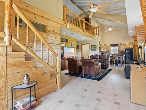21756 Flippin Rd, Warsaw, MO 65355