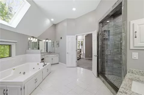 Bath - 1025 NE Moss Point Rd, Lees Summit, MO 64064 photo 1 of 10