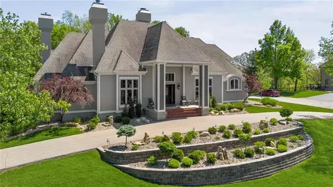 Exterior - 1025 NE Moss Point Rd, Lees Summit, MO 64064 photo 6 of 25