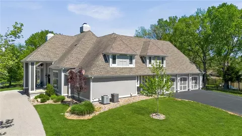 Exterior - 1025 NE Moss Point Rd, Lees Summit, MO 64064 photo 7 of 25