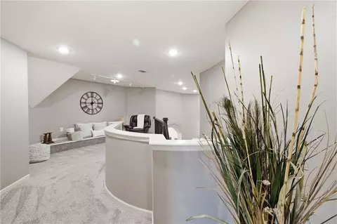 Entry Way - 1025 NE Moss Point Rd, Lees Summit, MO 64064 photo 3 of 5