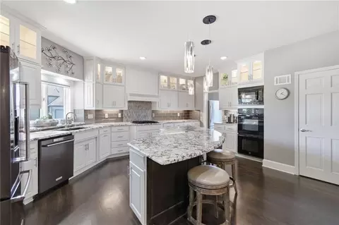 Kitchen - 1025 NE Moss Point Rd, Lees Summit, MO 64064 photo 3 of 6