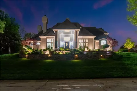 Exterior - 1025 NE Moss Point Rd, Lees Summit, MO 64064 photo 3 of 25