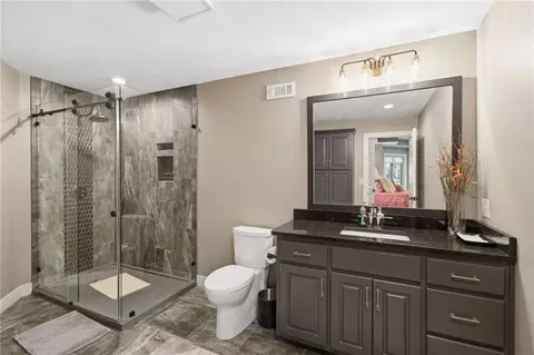 Bath - 1025 NE Moss Point Rd, Lees Summit, MO 64064 photo 7 of 10