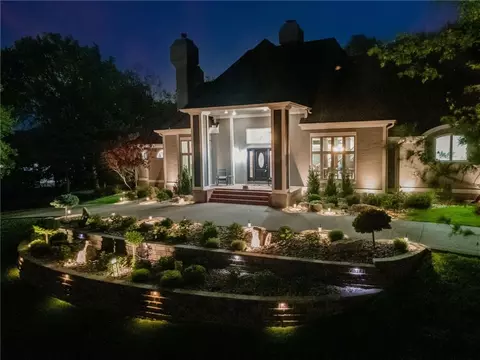 Exterior - 1025 NE Moss Point Rd, Lees Summit, MO 64064 photo 10 of 25