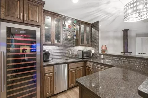 Kitchen - 1025 NE Moss Point Rd, Lees Summit, MO 64064 photo 6 of 6