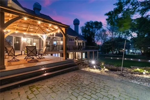 Exterior - 1025 NE Moss Point Rd, Lees Summit, MO 64064 photo 13 of 25