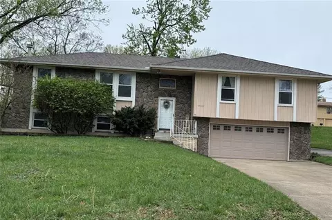 18307 Hanthorne Dr, Independence, MO 64057