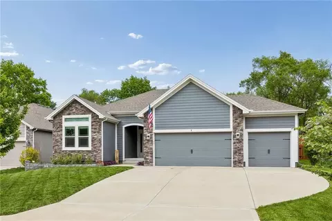 8 NE 102nd St, Kansas City, MO 64155