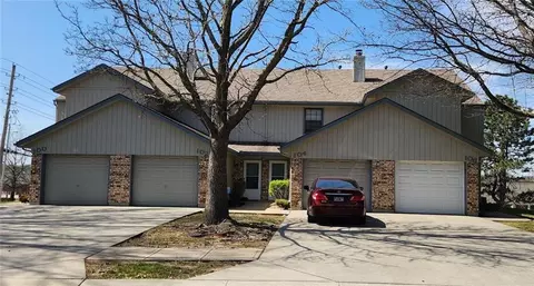 100-106 NE Greystone Dr, Lees Summit, MO 64086