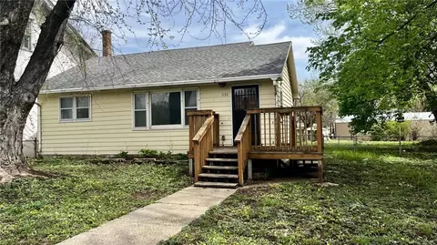 1132 Oak St, Perry, KS 66073