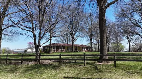 5460 W 175th St, Stilwell, KS 66085