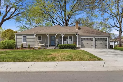 815 S Brentwood St, Olathe, KS 66061