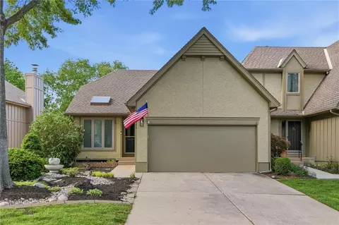 8310 W 120th Ter, Overland Park, KS 66213