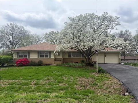 8209 Garfield Ave, Kansas City, KS 66112
