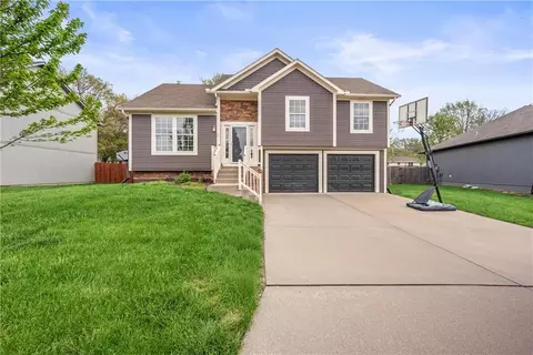 930 NW Scenic Dr, Grain Valley, MO 64029