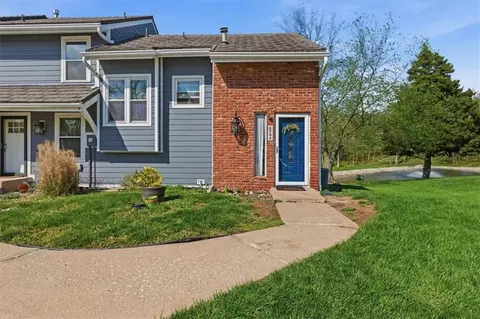 288 NE Bayview Dr, Lees Summit, MO 64064