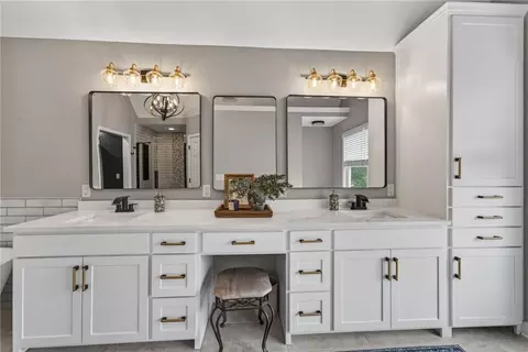 Bath - 905 Florence Ave, Raymore, MO 64083 photo 2 of 11