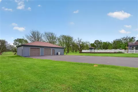 Exterior - 905 Florence Ave, Raymore, MO 64083 photo 10 of 12