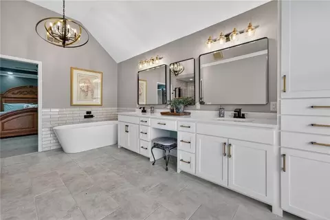 Bath - 905 Florence Ave, Raymore, MO 64083 photo 3 of 11