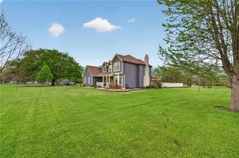 Exterior - 905 Florence Ave, Raymore, MO 64083 photo 5 of 12