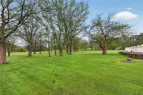 Exterior - 905 Florence Ave, Raymore, MO 64083 photo 11 of 12