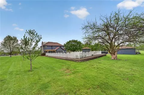 Exterior - 905 Florence Ave, Raymore, MO 64083 photo 7 of 12