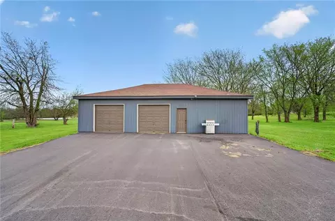 Exterior - 905 Florence Ave, Raymore, MO 64083 photo 9 of 12