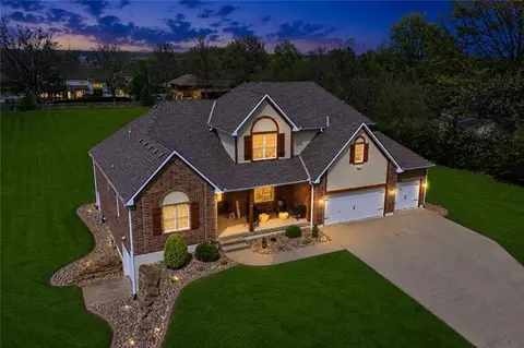 716 SW 163rd St, Lees Summit, MO 64082