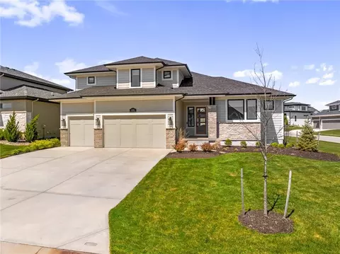 12402 W 170th Ter, Overland Park, KS 66221