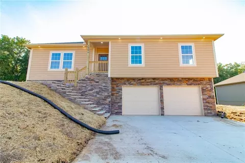 1006 Deer Run, Warrensburg, MO 64093
