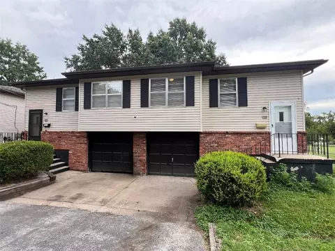 703 N Frandsen Rd, Independence, MO 64050