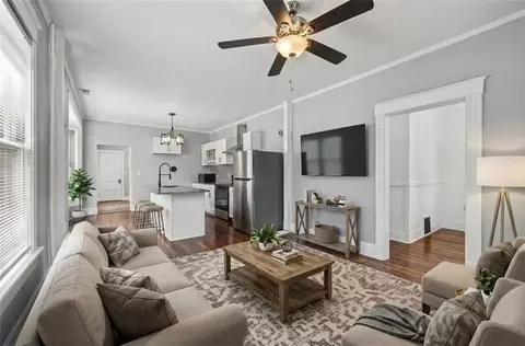 4136 Holly St, Kansas City, MO 64111