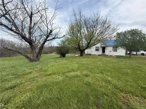 13371 Ks Highway 7 Hwy, Mound City, KS 66056