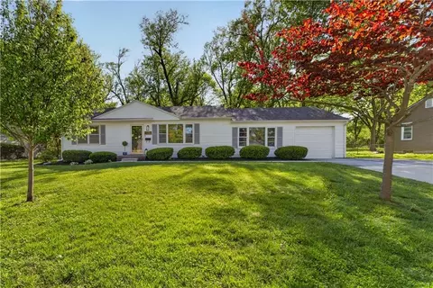 8924 Hardy St, Overland Park, KS 66212