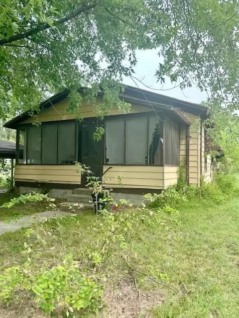 407 S State St, Caney, KS 67333