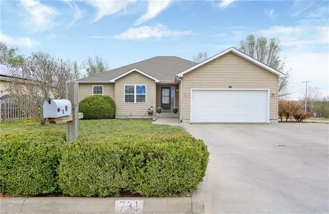 731 Tall Grass Dr, Junction City, KS 66441