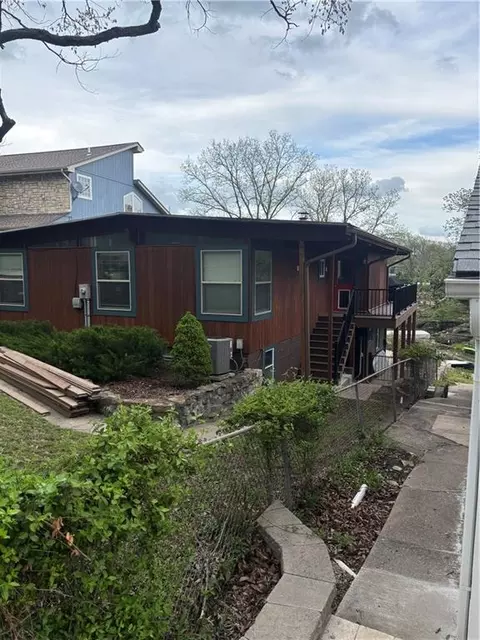 94 R St, Lake Lotawana, MO 64086