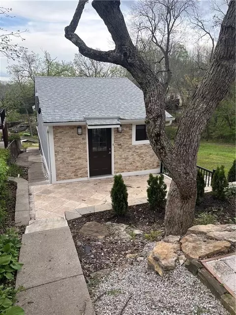 93 R St, Lake Lotawana, MO 64086