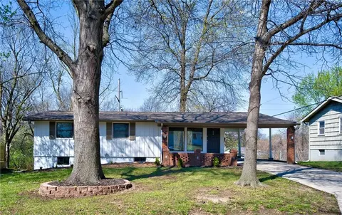 5916 N Michigan Ave, Kansas City, MO 64118