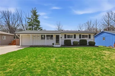 7721 W 65th St, Overland Park, KS 66202
