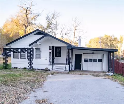 930 E Stone St, Independence, MO 64050