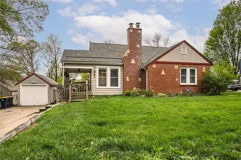 641 NE 42nd St, Kansas City, MO 64116