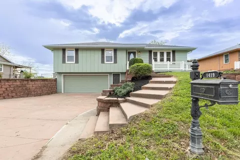 1419 Tamara Dr, Saint Joseph, MO 64506