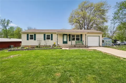 8412 England St, Overland Park, KS 66212