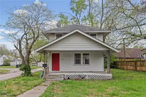 210 E 12th St, Ottawa, KS 66067