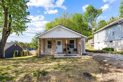 1911 Oscar St, Saint Joseph, MO 64505