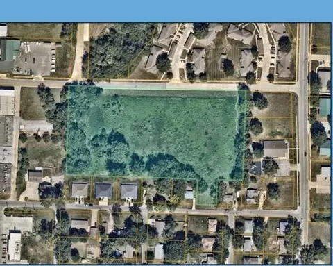 301 SE 7th St, Oak Grove, MO 64075
