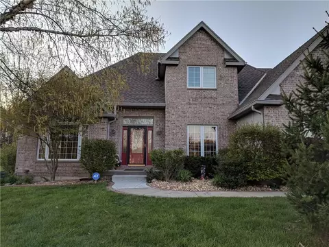 15733 Pine Cir, Basehor, KS 66007