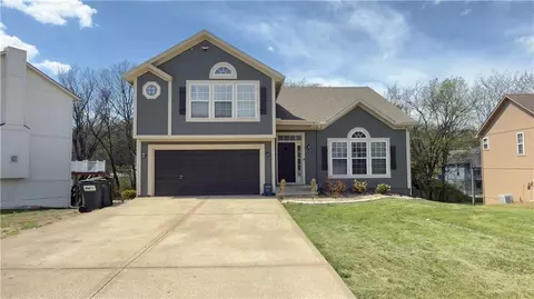 14912 Pine View Dr, Grandview, MO 64030